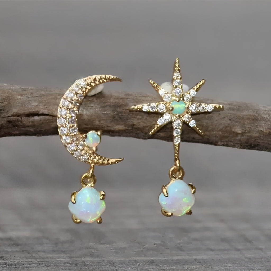 Carol – Goldene und Opal Mond- und Sterne Ohrringe