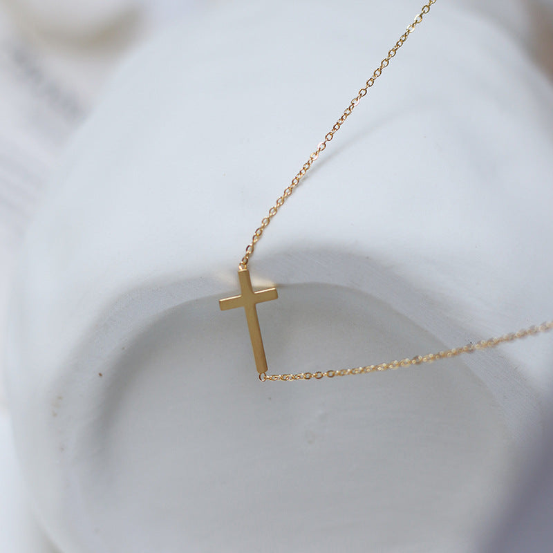 Nelly – Kette Minimalistisches Kreuz Gold