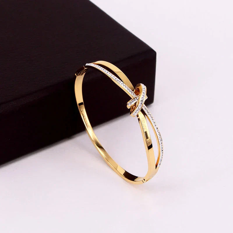Dalia – Armreif mit elegantem Knoten