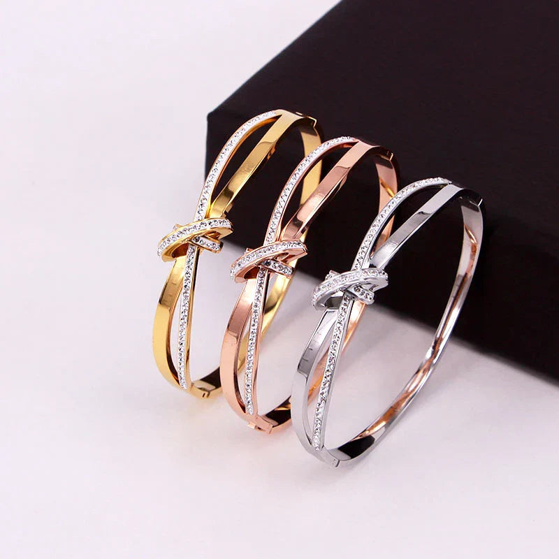 Dalia – Armreif mit elegantem Knoten