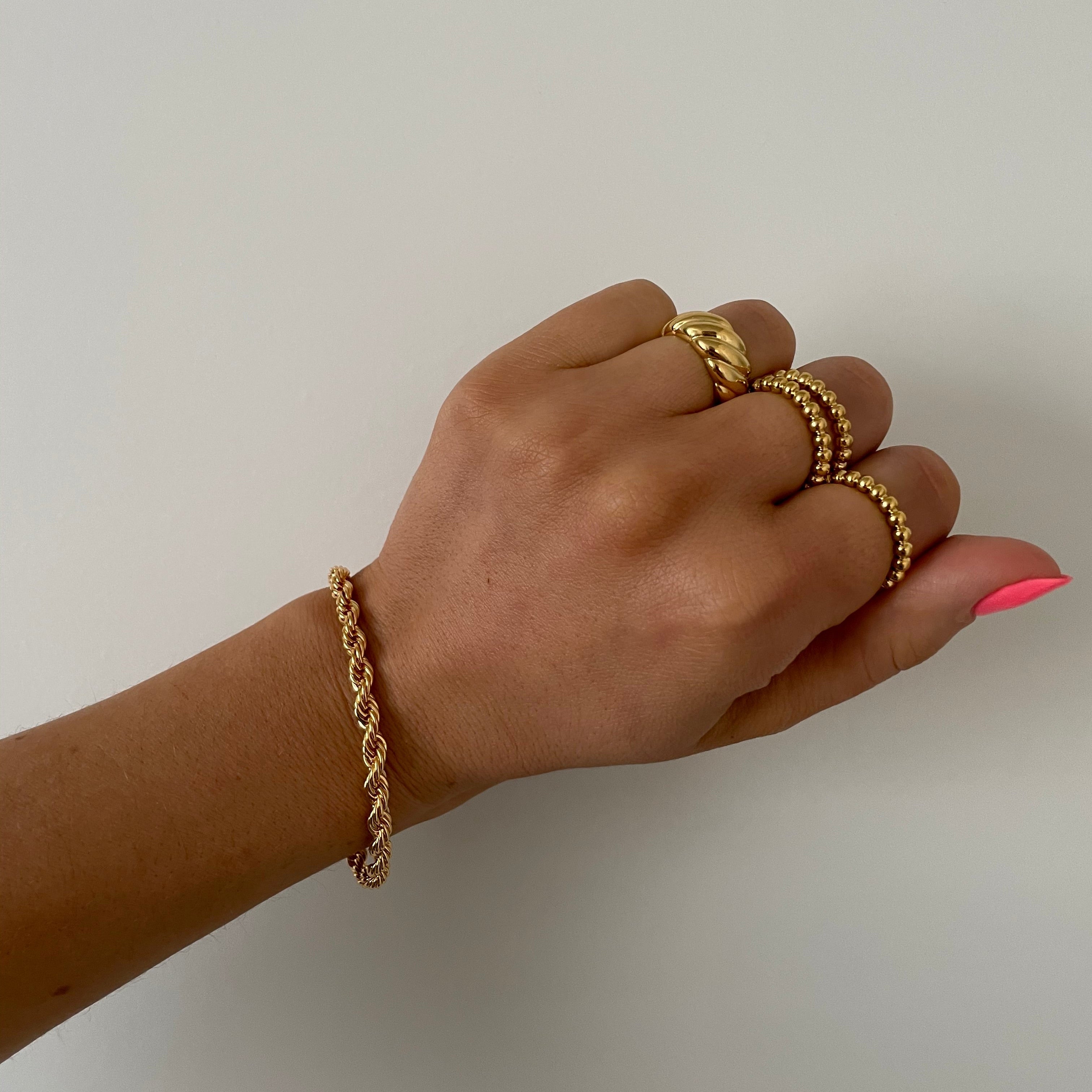Mila – Gedrehtes Armband aus rostfreiem Stahl