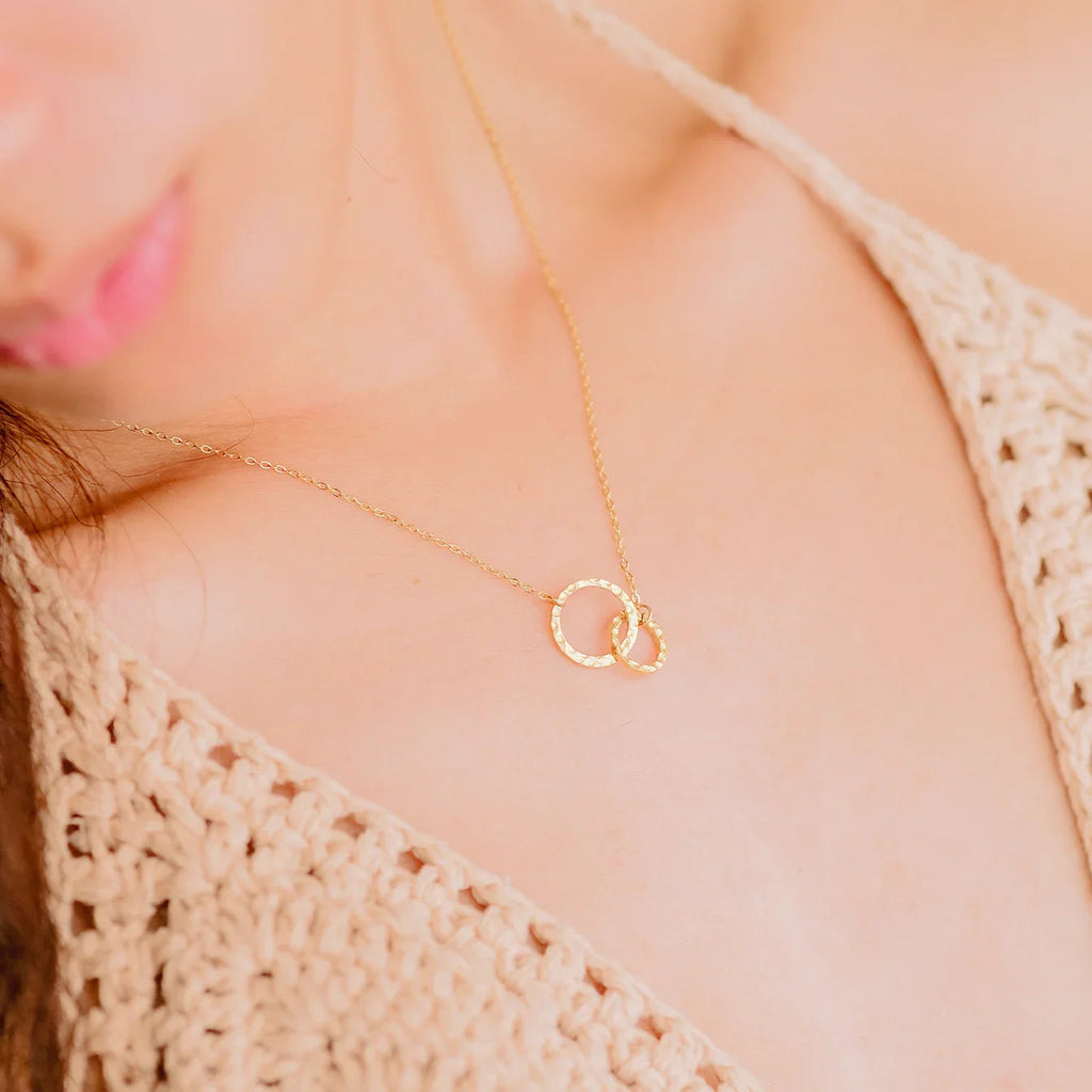 Isabelle – Goldenes Hoop-Collier Elegant