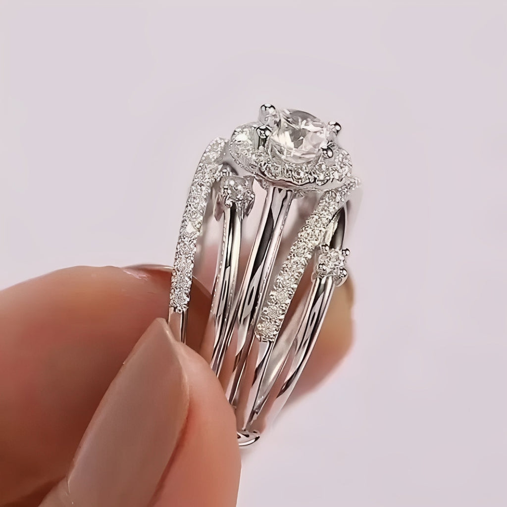 Ivanna – Ring mit Glitzernden Zirkonen Verschlungen