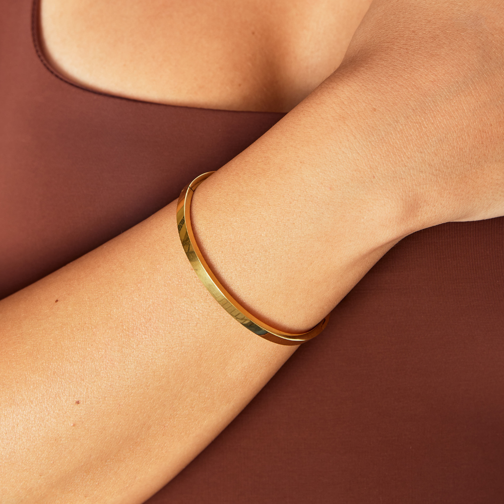 Lily – Goldener Armreif