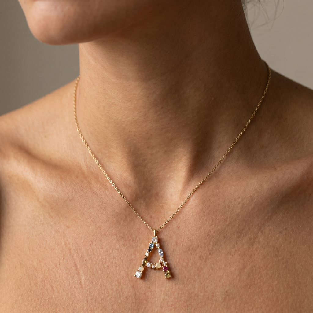 Nerina – Schmuck Glänzende Initiale