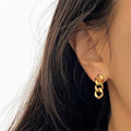 Lee - Ohrringe mit Kettendesign in Gold