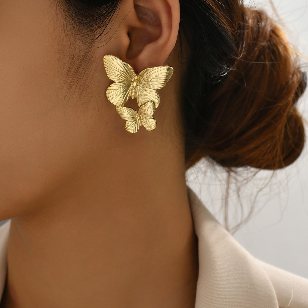 Mariah - Goldene Ohrringe mit Schmetterlingsdesign