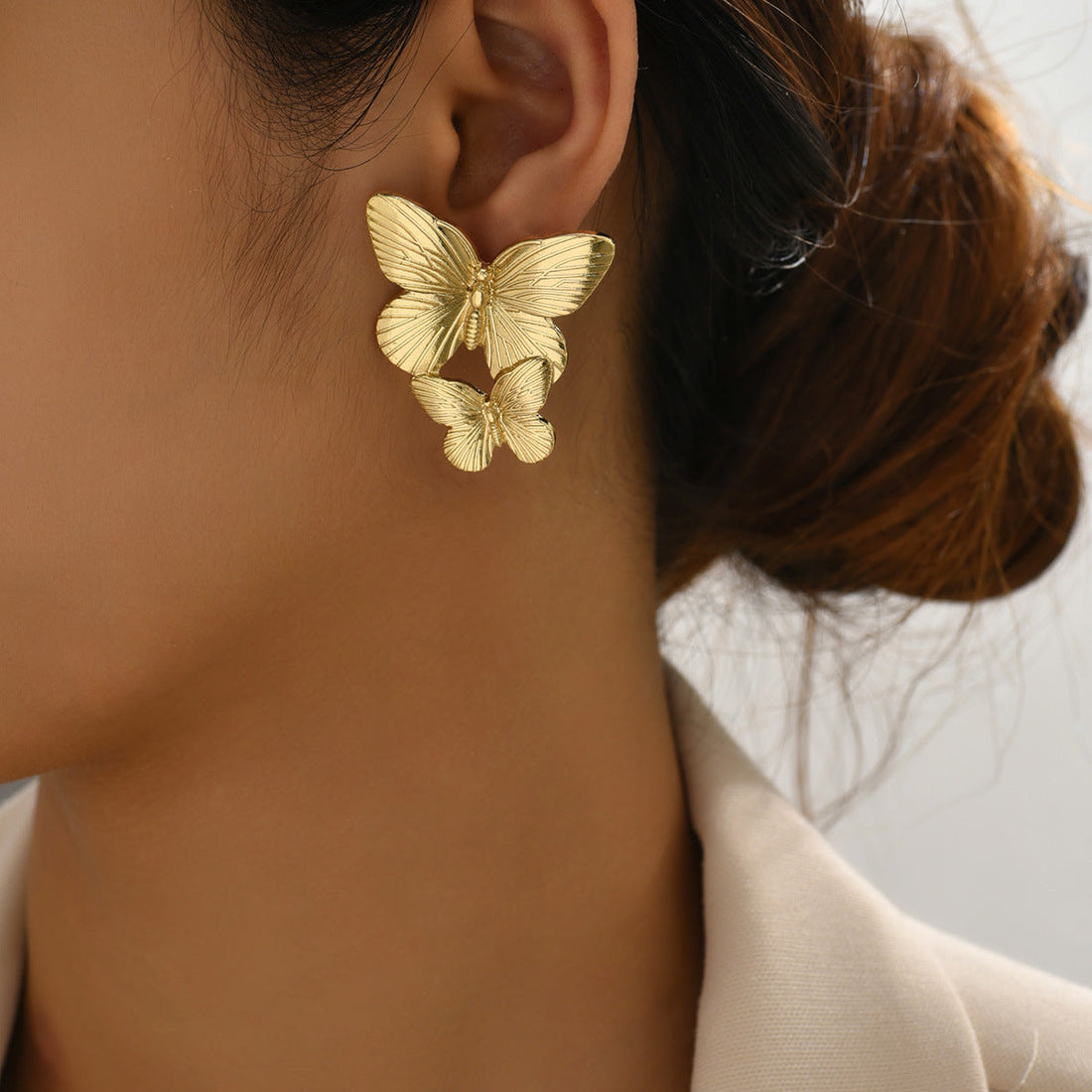 Mariah - Goldene Ohrringe mit Schmetterlingsdesign