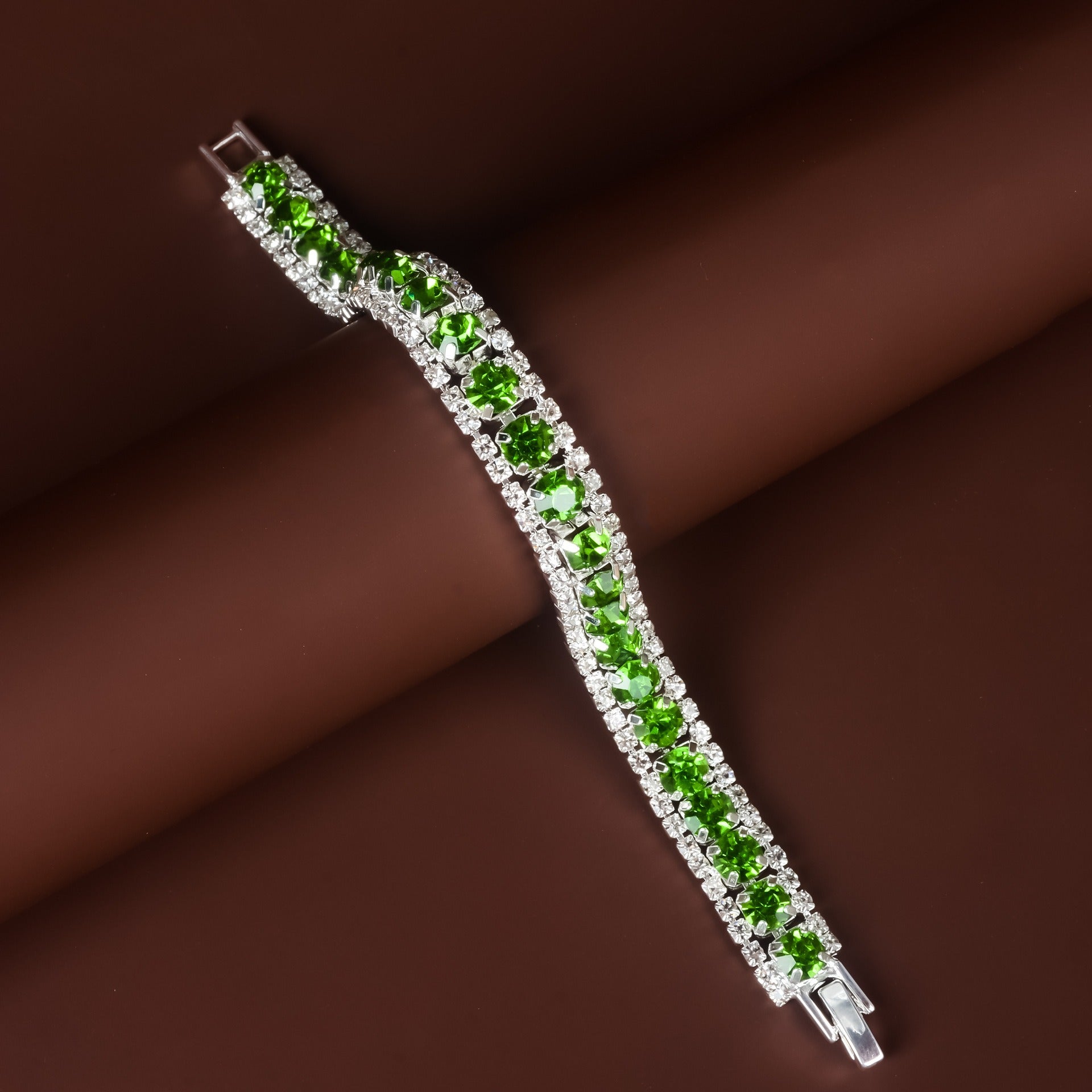 Janna – Goldenes Armband mit Natürlich Schimmer