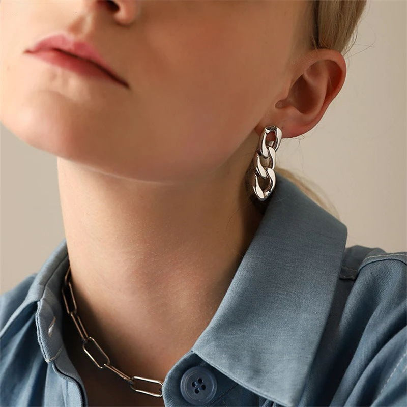Lee - Ohrringe mit Kettendesign in Gold