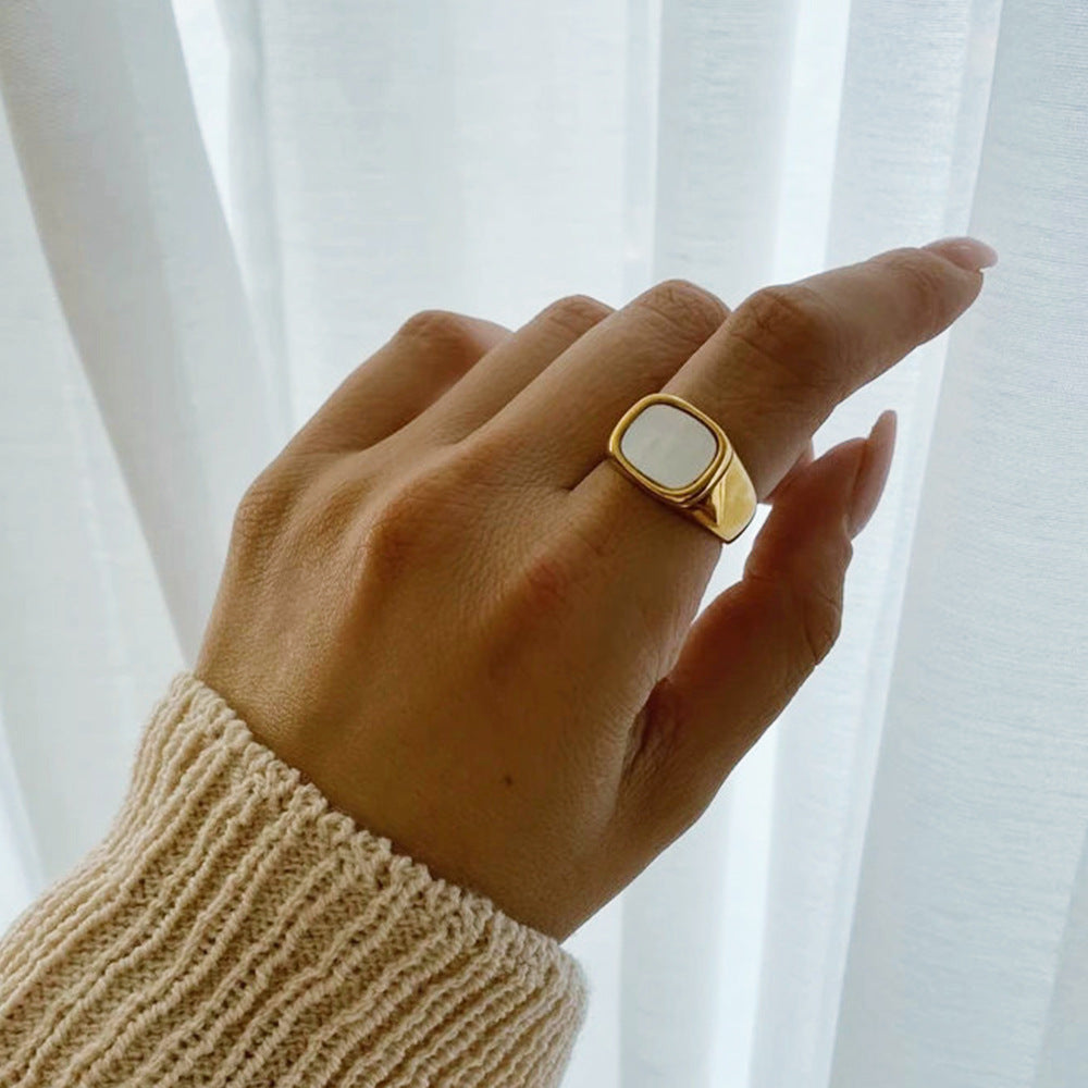 Nova - Glatter Muschelgoldring