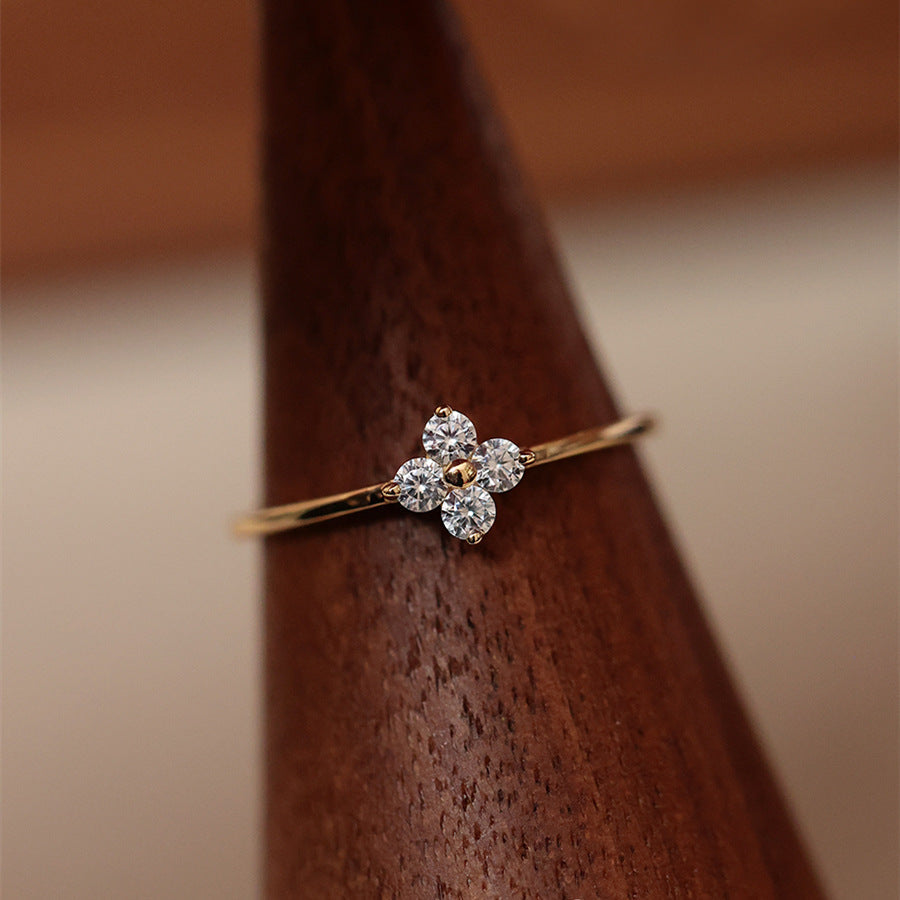 Mia – Ring mit Kleeblatt und Kristall