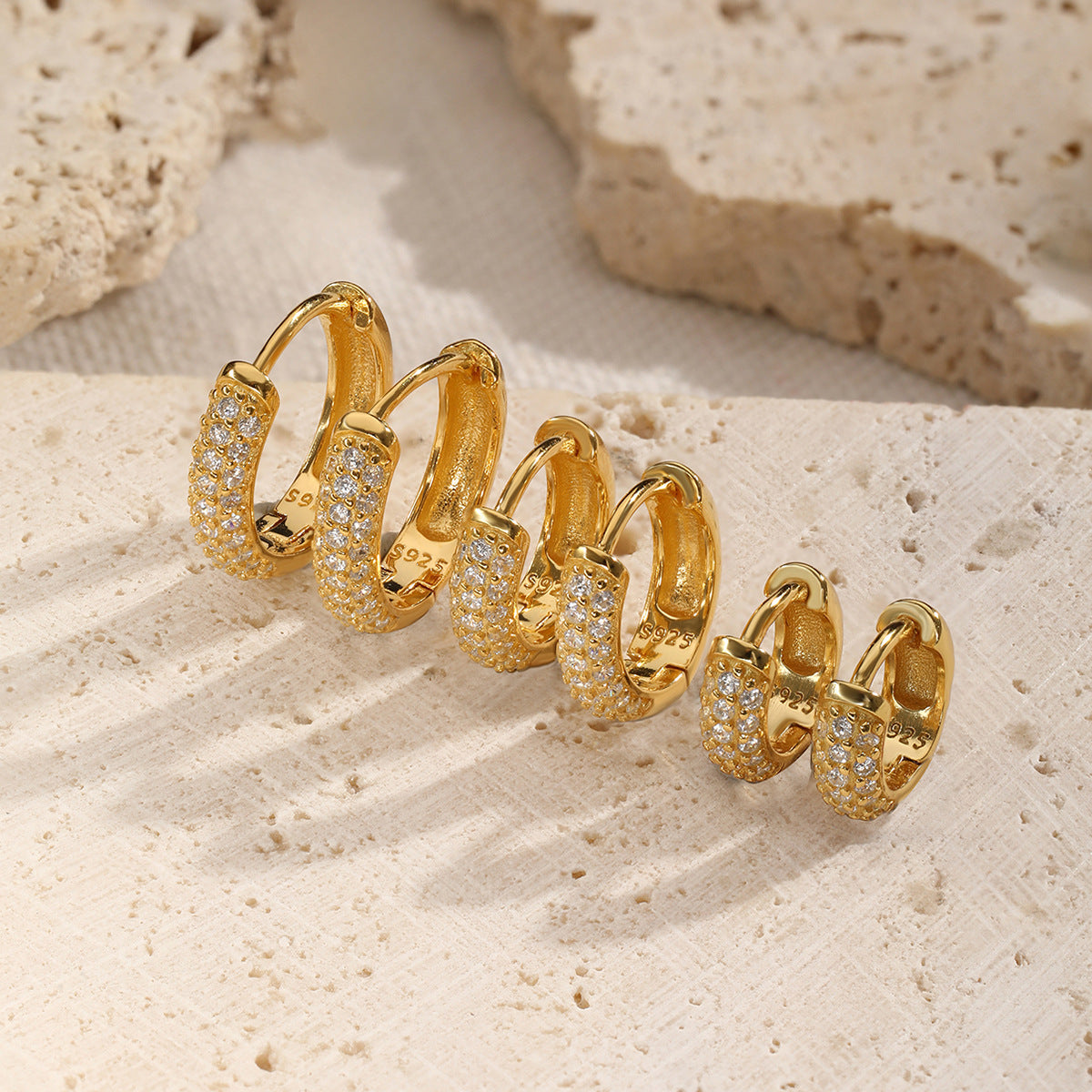 Keira – Breite Goldene Kreolen