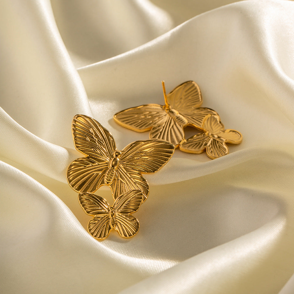 Mariah - Goldene Ohrringe mit Schmetterlingsdesign