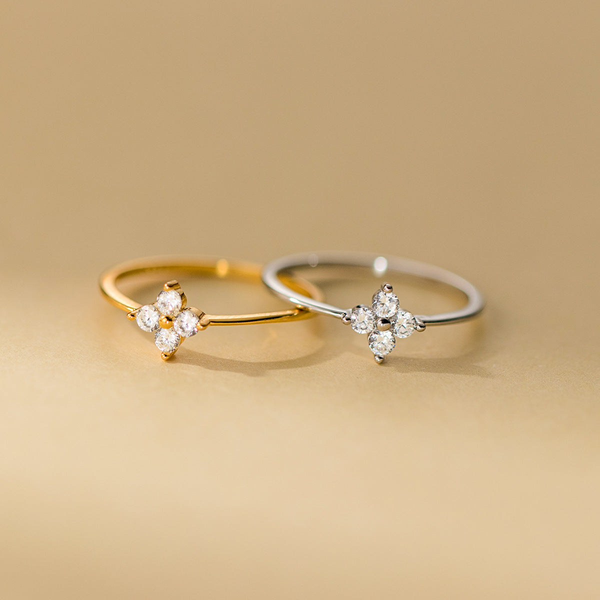 Mia – Ring mit Kleeblatt und Kristall