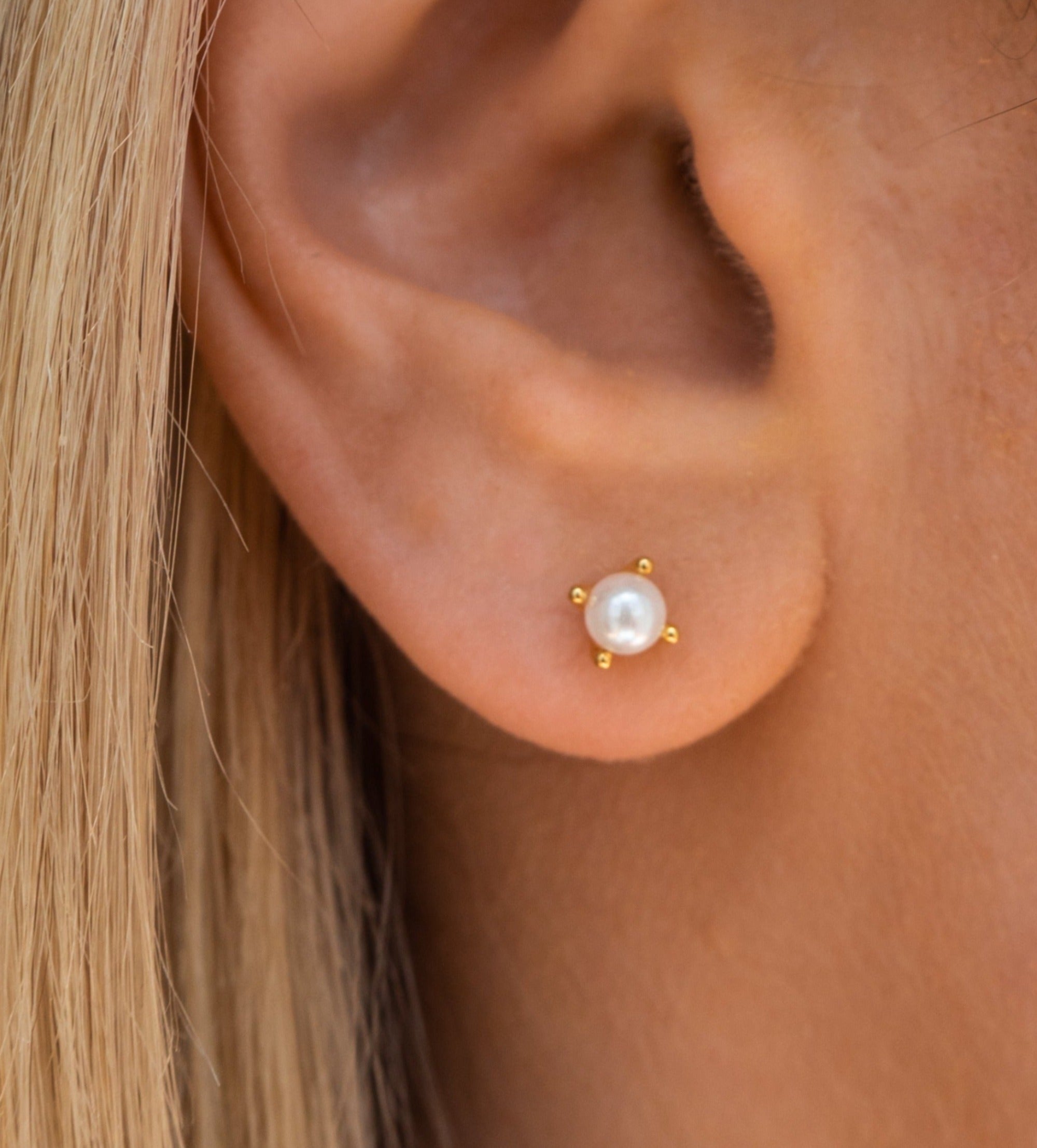 Jessi - Goldene Perlen Ohrstecker