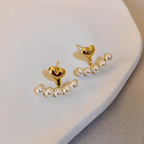 Avery – Ohrringe in Herzform aus Gold mit Perlen