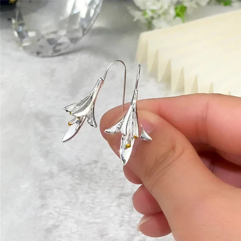 Lina – Blumenohrringe aus hochwertigem Metall