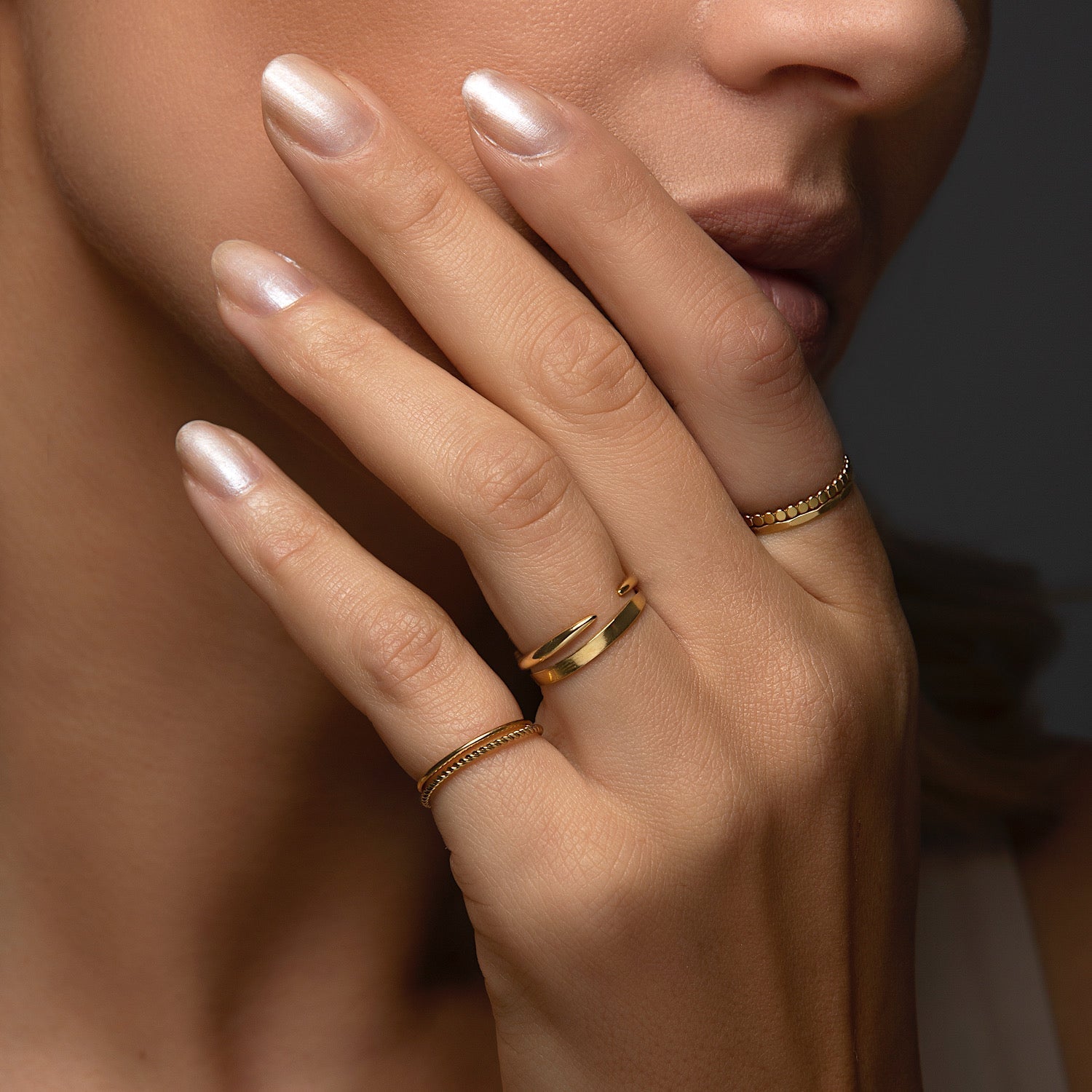 Luna - Flacher Ring mit Perlen