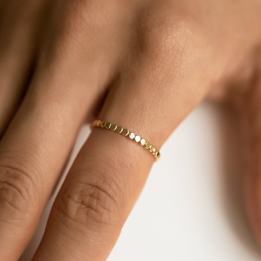 Luna - Flacher Ring mit Perlen