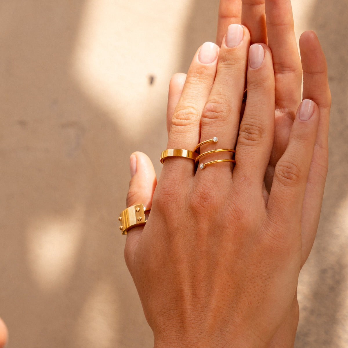 Riza – Spiralfinger ring mit Stein