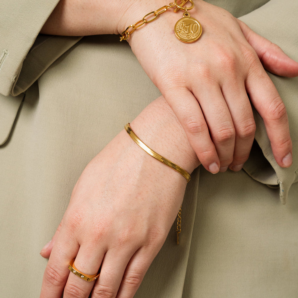 Livia – Schlangenarmband Gold Elegant