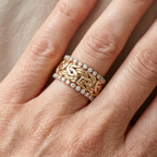 Lydia – Schmuckstück aus geflochtenem Gold mit Zirkonia
