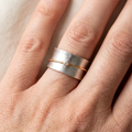 Lilia – Silberring mit Goldener Linie und Zirkonia