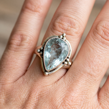 Jasmine – Vintage-Ring mit blauem Detail