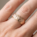 Rosalie – Vintage-Ring mit Rosengewächs in Gold