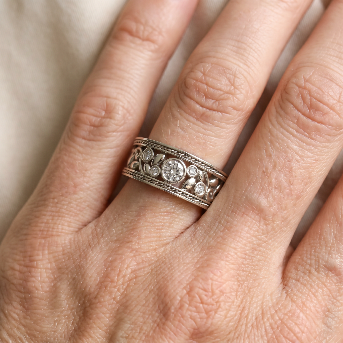 Dalia – Vintage-Ring mit strahlendem Detail
