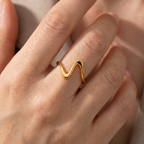 Rea – Anpassbarer Manchette-Ring im Zeitgemäßen Stil
