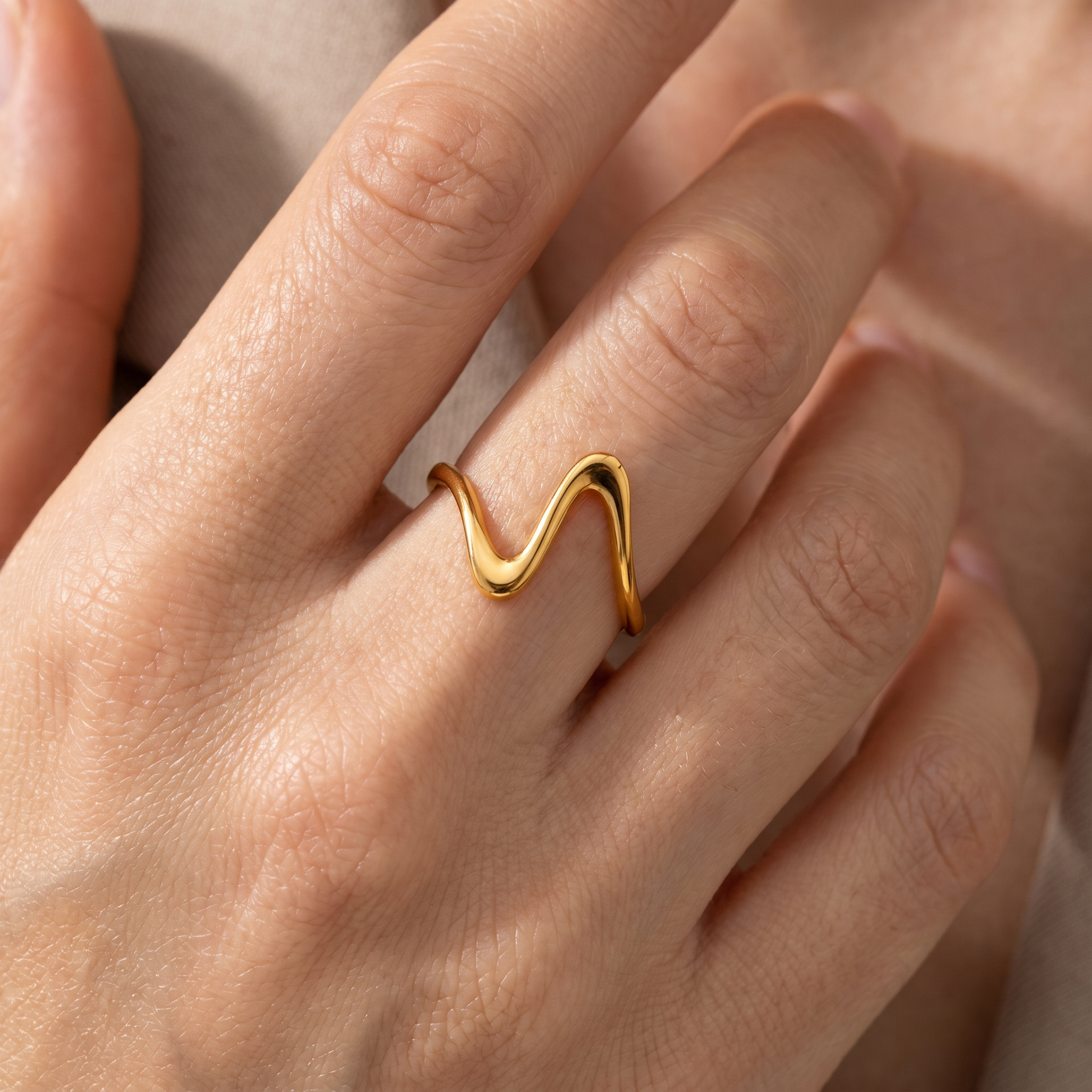 Rea – Anpassbarer Manchette-Ring im Zeitgemäßen Stil
