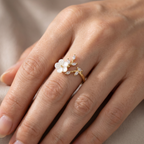 Mayla – Blütenring mit Weißen Blumen und Zirkonia