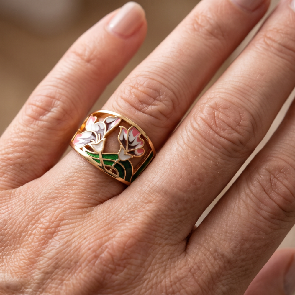 Cess – Emaillierter Goldring mit Blumen im Vintage-Stil