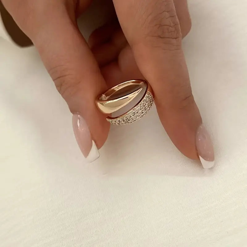Emiko – Ring aus Gelbgold mit Strahlenden Steinen