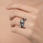 Mirella – Ring mit Regenbogen-Opal und Topas