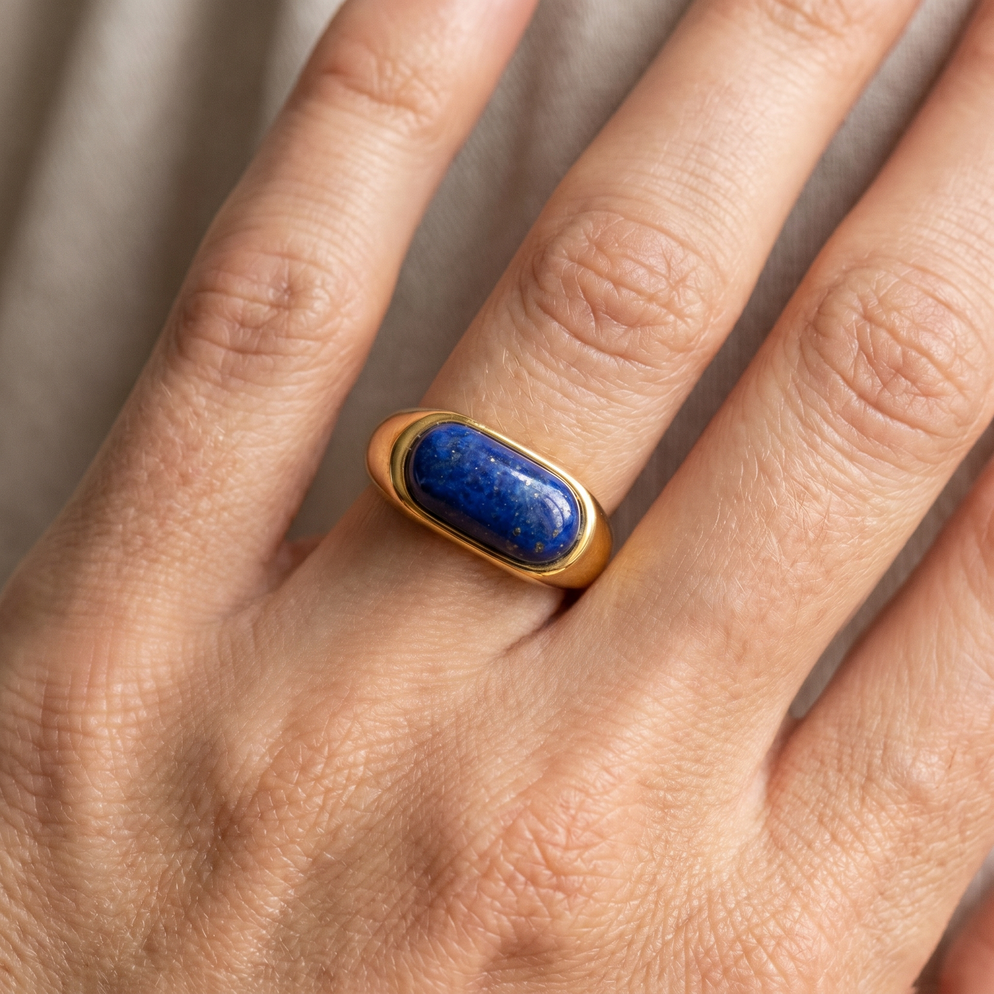 Aria - Blauer Stein Glatter Goldring