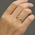 Sienna – Ring mit Mondstein Handgefasst
