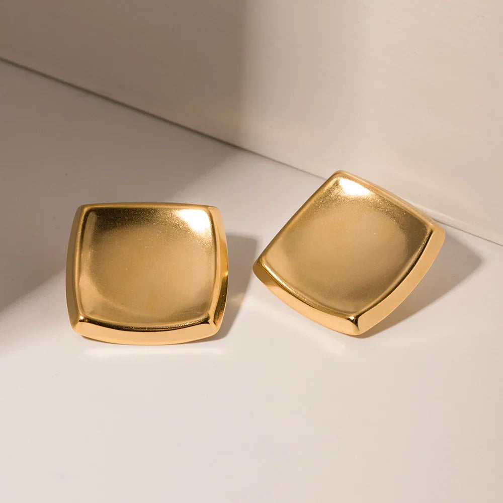 Poppy - Quadratische Ohrringe in Gold