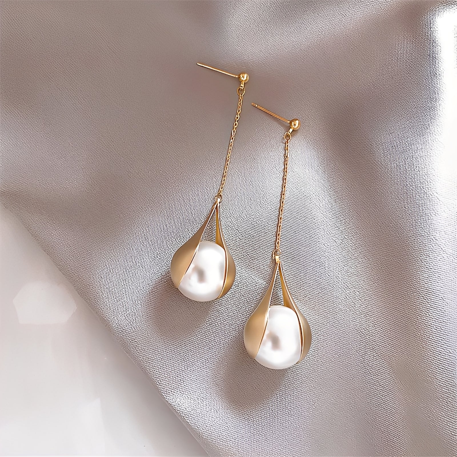 Asa – Ohrringe in Gold mit Perlen
