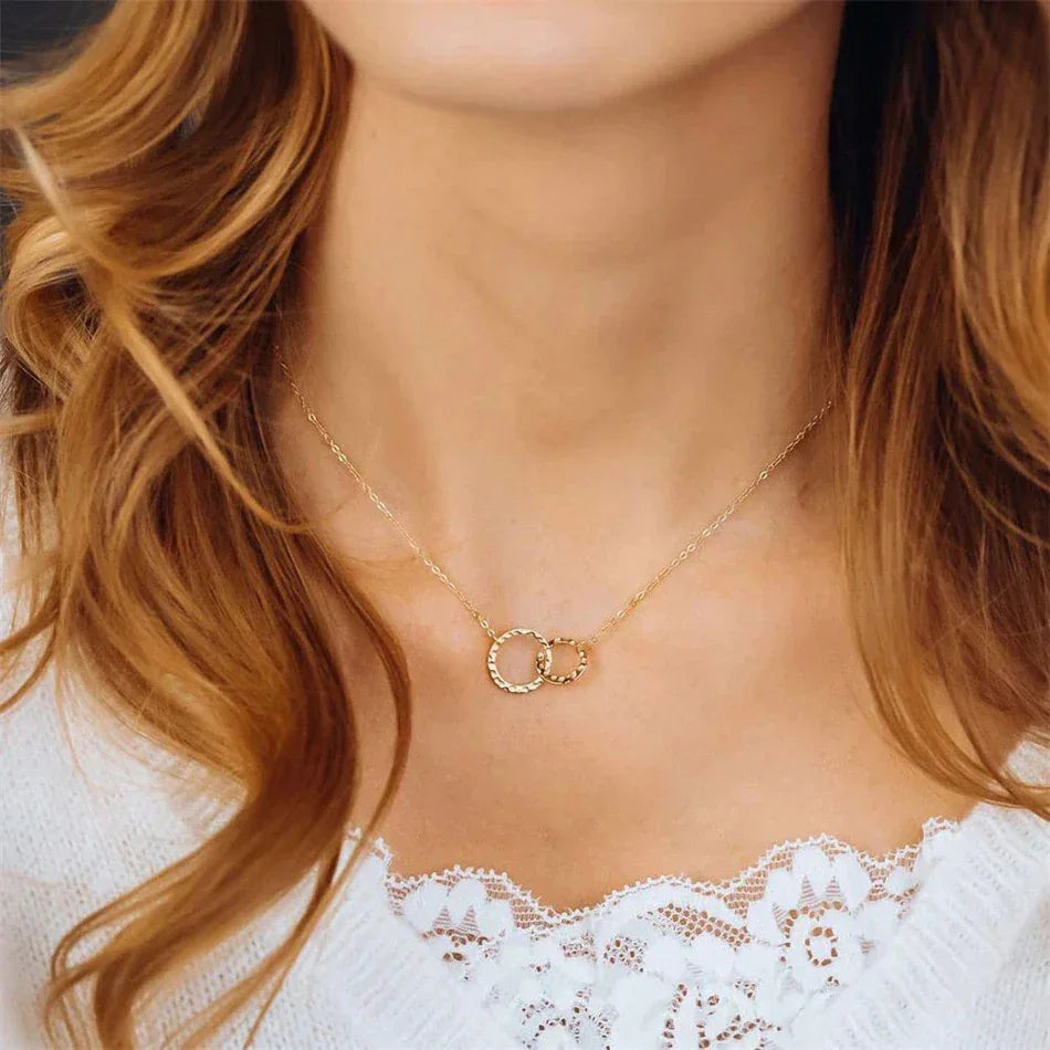 Isabelle – Goldenes Hoop-Collier Elegant