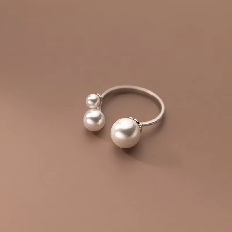Clara – Anpassbarer Ring mit Süßwasserperle und Dreiecksform