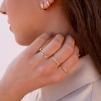 Kleiner Baguette - Zierlicher runder CZ Ring