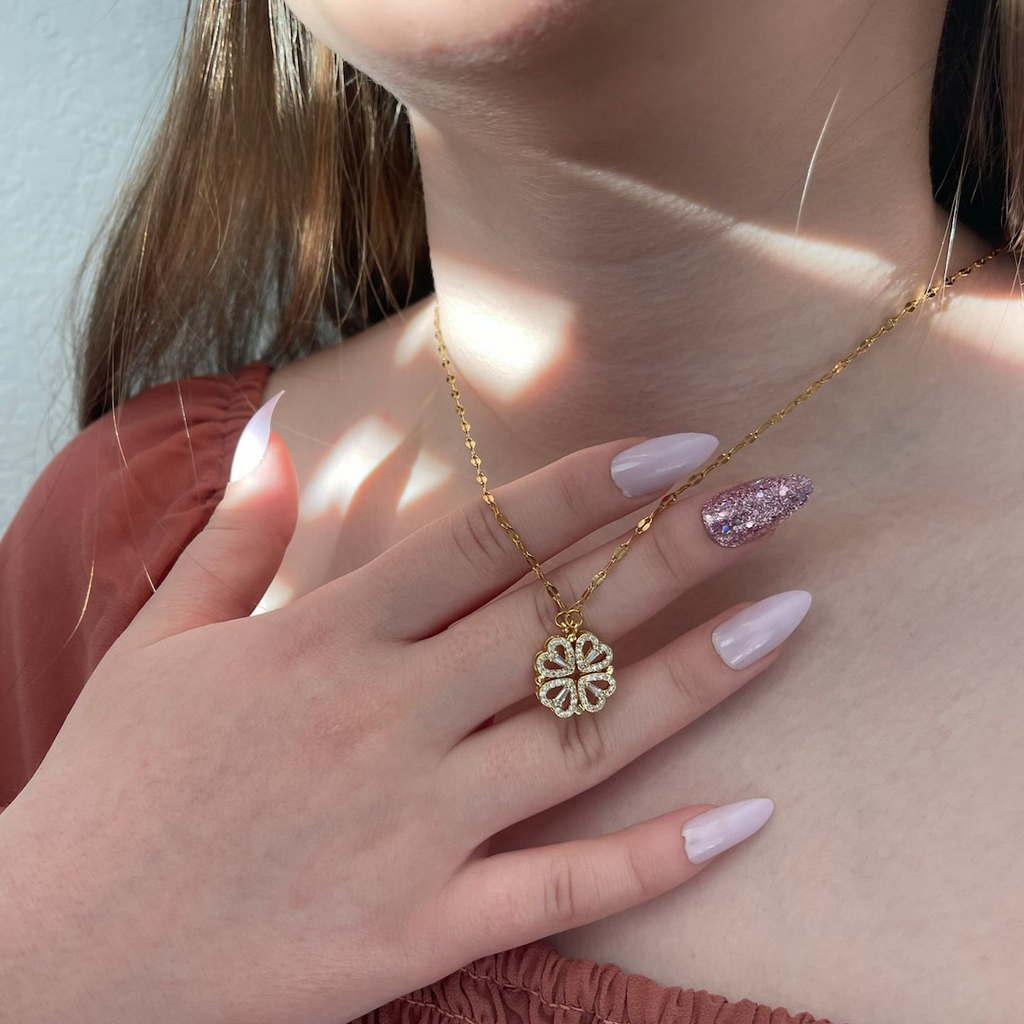 Kette mit vierblättrigem Kleeblatt - Magnetisches Herz-Anhänger