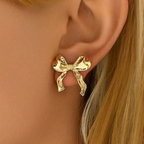 Ohrstecker aus Weißgold mit Schleifenmotiv