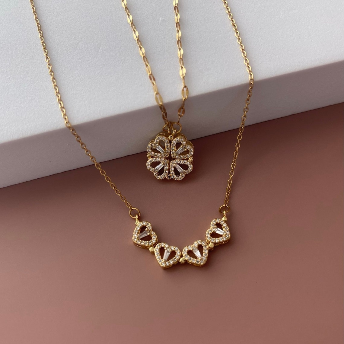 Kette mit vierblättrigem Kleeblatt - Magnetisches Herz-Anhänger