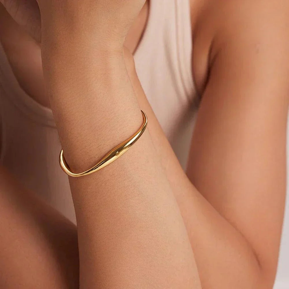 Dia – Skulpturales Armband aus Edelstahl