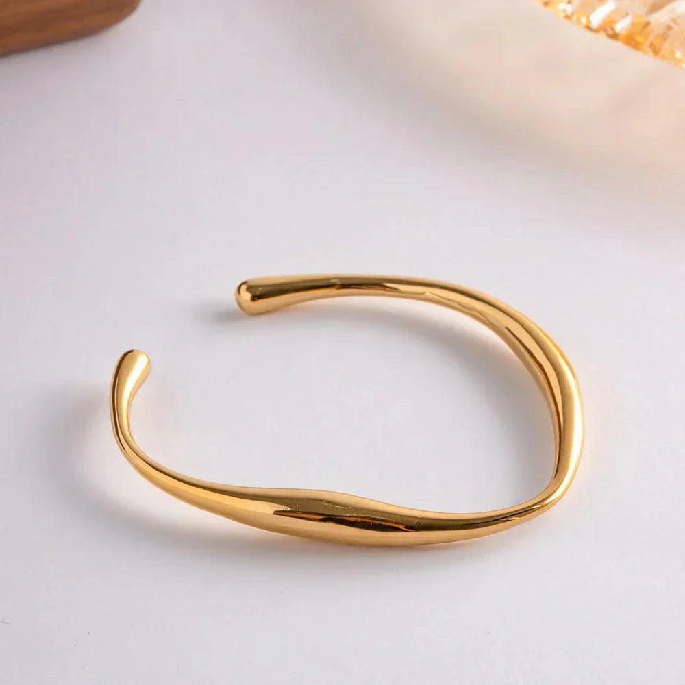 Dia – Skulpturales Armband aus Edelstahl