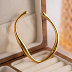 Dia – Skulpturales Armband aus Edelstahl